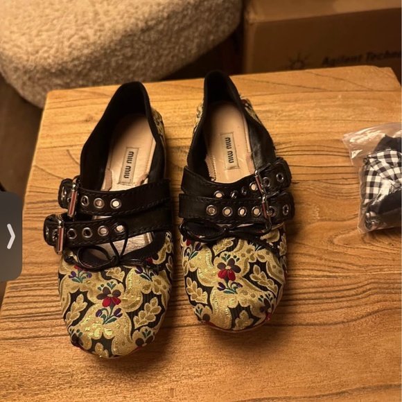 Miu MIu - Picture 2 of 4